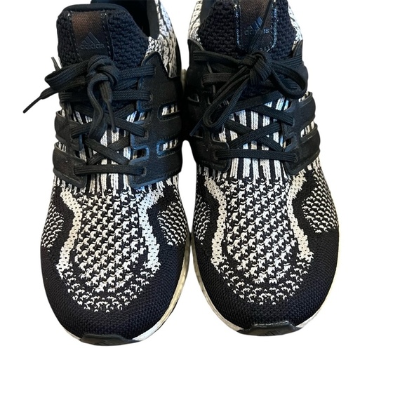 Adidas UltraBoost 5.0 DNA Oreo Sneaker Size 8.5 Athletic - Picture 4 of 7